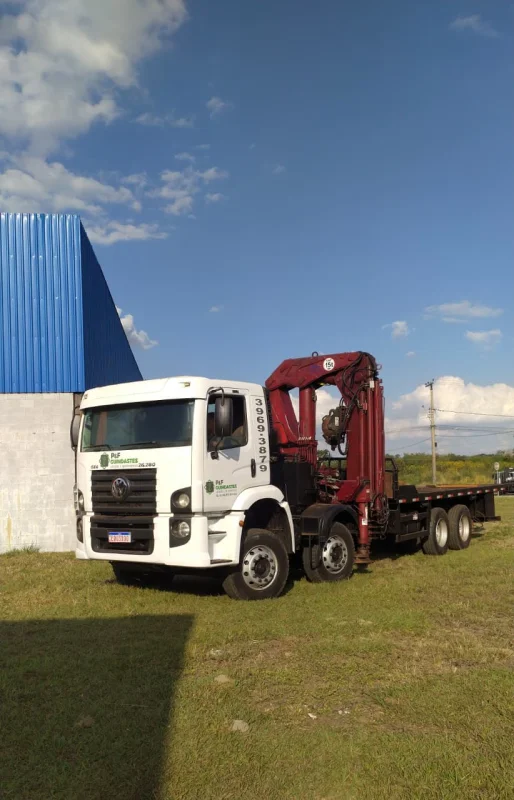 Caminhão munck em Curitiba